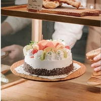 <br><br>木製クラシック・ケーキスタンドL <br><br>【ケーキプレート おしゃれ アンティーク調 クラシック調 お誕生日ケーキ アクセサリースタンド】